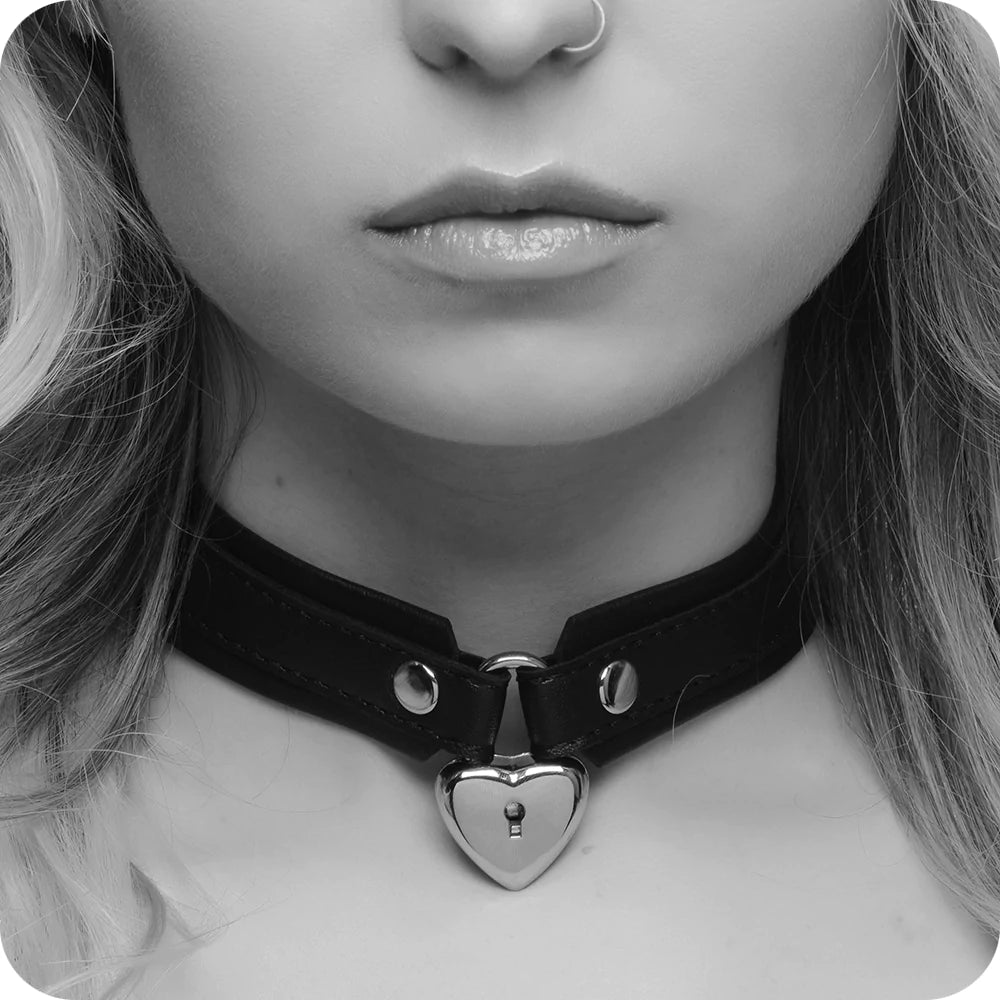 Strict Locking Heart Collar